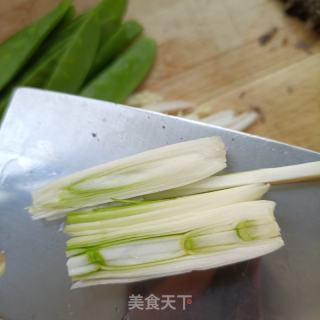 利剑菜荷兰豆爆海参的做法步调：3