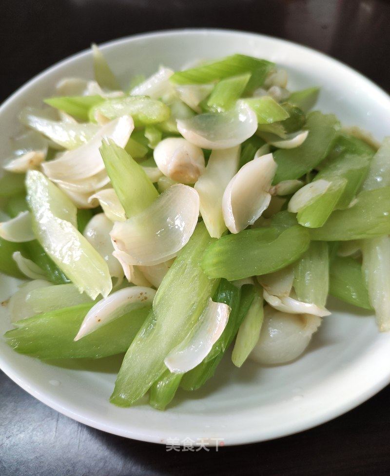 芹菜炒百开的做法