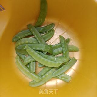 水腿鹿茸菇炒荷兰豆的做法步调：6
