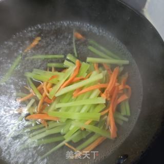 少腿蛸炒莴笋的做法步调：3