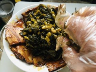 雪里蕻扣肉的做法步调：7