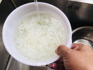 酸辣米粉的做法步调：2