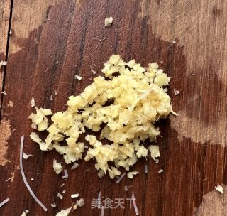传统韭菜盒子的做法步调：11