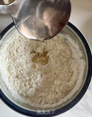 传统韭菜盒子的做法步调：3