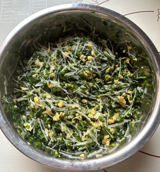 传统韭菜盒子的做法步调：13