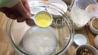 齐麦核桃硬欧，免揉配圆，麦喷鼻味实足，皮坚内乱硬。的做法步调：3
