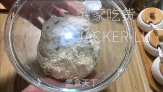 齐麦核桃硬欧，免揉配圆，麦喷鼻味实足，皮坚内乱硬。的做法步调：7