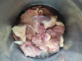 芋头焖鸭的做法步调：2