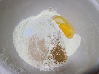 炸油饼的做法步调：1