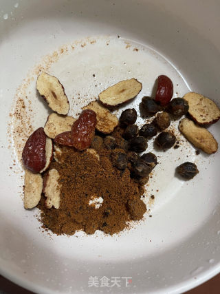 阿胶桂圆白枣茶的做法步调：3