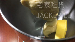 抹茶奶酥吐司，浓浓抹茶幽香，心感疏松又推丝，奶喷鼻味实足。的做法步调：4