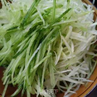 肉丁萝卜小豆沫的做法步调：2