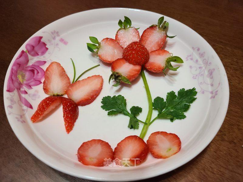 花开繁华～草莓摆盘的做法