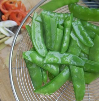 海参鸡蛋炒荷兰豆的做法步调：7