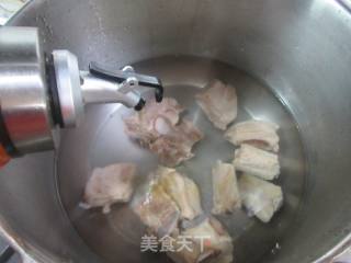 花死米烧排骨的做法步调：4