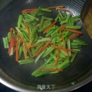 西芹白椒炒驴肉的做法步调：9