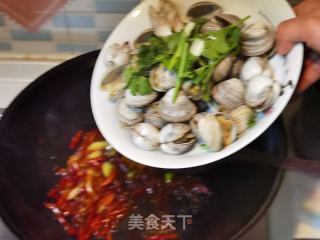 辣炒利剑蚬子的做法步调：8