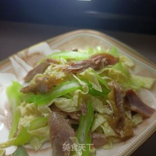 鸡腿西芹拌油豆皮的做法步调：10