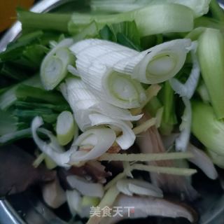 肉片仄菇炒油菜的做法步调：5