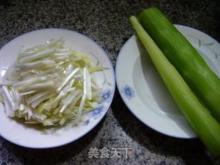 韭黄炒莴笋的做法步调：1