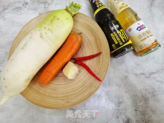 便宜酸辣坚爽又开胃的利剑萝卜的做法步调：1