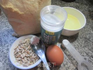 葵花籽仁玉米里桃酥饼的做法步调：1