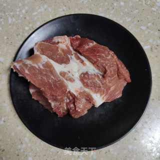 沙姜利剑切肉的做法步调：1