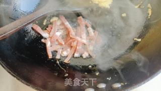 五彩培根炒饭的做法步调：7