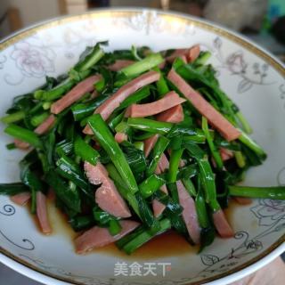 水腿肠炒韭菜的做法步调：9