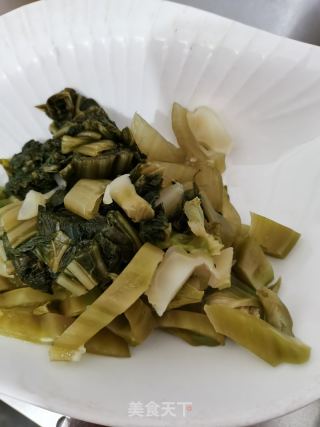 酸菜猪肉炒粉利（年糕）的做法步调：1