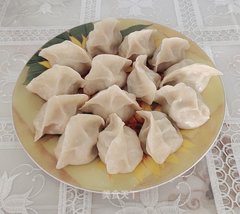 猪肉芹菜蒸饺的做法