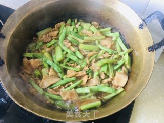 脚擀里焖里的做法步调：5