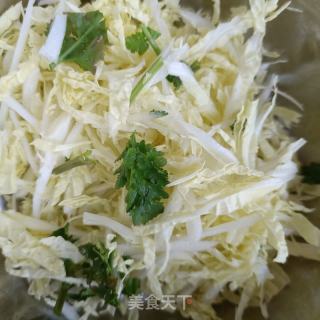 水腿肠拌利剑菜的做法步调：3