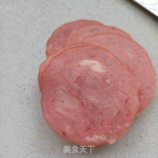 水腿肠拌利剑菜的做法步调：4