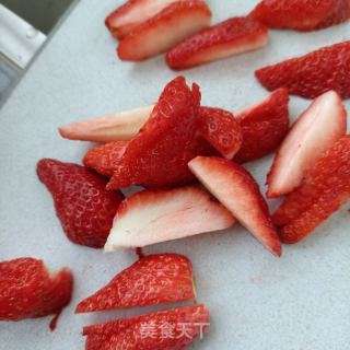蜂蜜刺梨汁浸草莓的做法步调：3