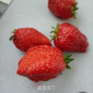 蜂蜜刺梨汁浸草莓的做法步调：2
