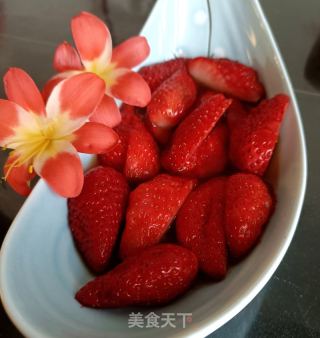 蜂蜜刺梨汁浸草莓的做法步调：8