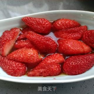 蜂蜜刺梨汁浸草莓的做法步调：7
