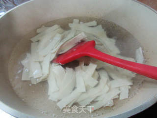 菠菜炒千张条的做法步调：5