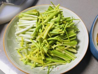 蒜黄炒肉丝的做法步调：2