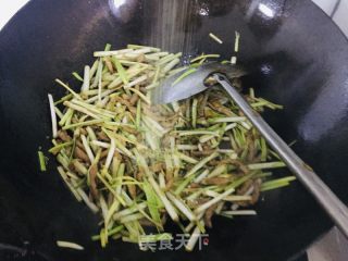蒜黄炒肉丝的做法步调：7