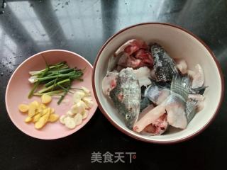 五喷鼻椒盐鱼骨的做法步调：1