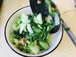 羊油滋啦炒小利剑菜的做法步调：8