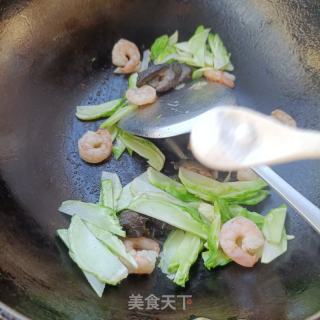 虾仁海参炒女菜的做法步调：10