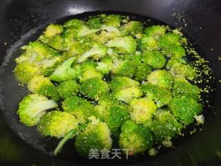 蚝油西蓝花的做法步调：2