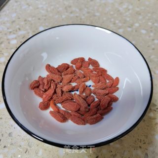 溪黄草猪肉汤的做法步调：3