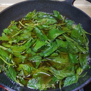 溪黄草猪肉汤的做法步调：4