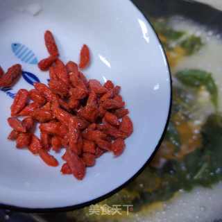 溪黄草猪肉汤的做法步调：6