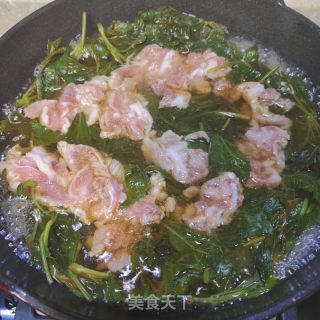 溪黄草猪肉汤的做法步调：5