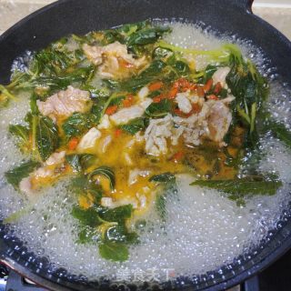 溪黄草猪肉汤的做法步调：7